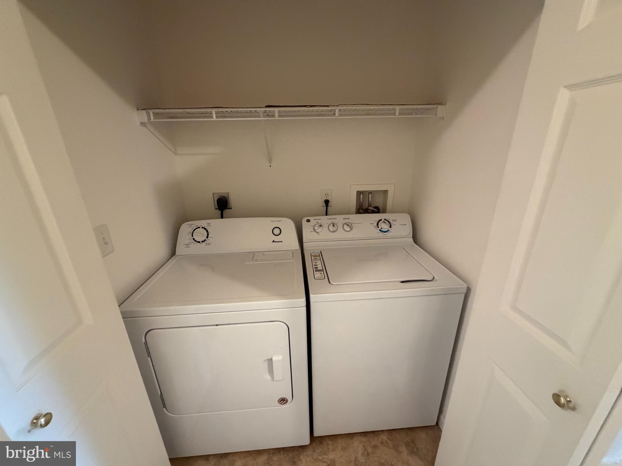 428 Haymarket Lane Lititz, PA 17543 - Photo 20 of 31 a utility room with dryer and washer