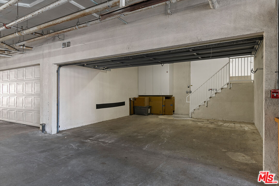 1710 Granville Avenue, Unit 3 Los Angeles, CA 90025 - Photo 20 of 21 a view of an empty room
