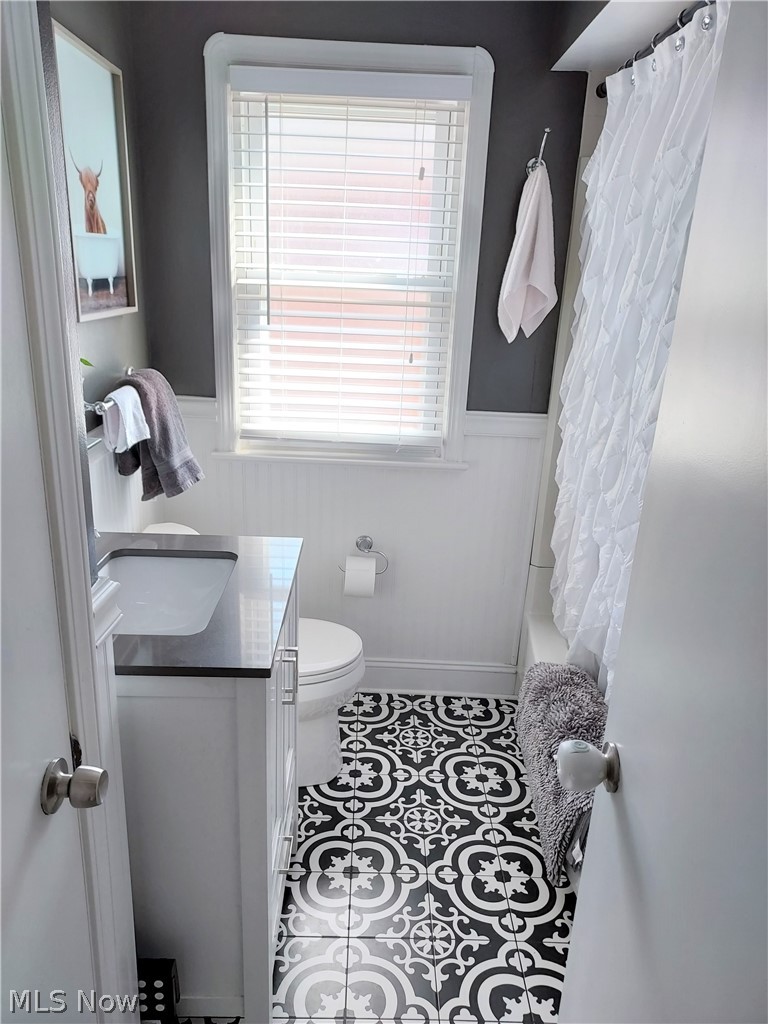 6330 Stanbury Road Parma, OH 44129 - Photo 11 of 27 First floor full bath
