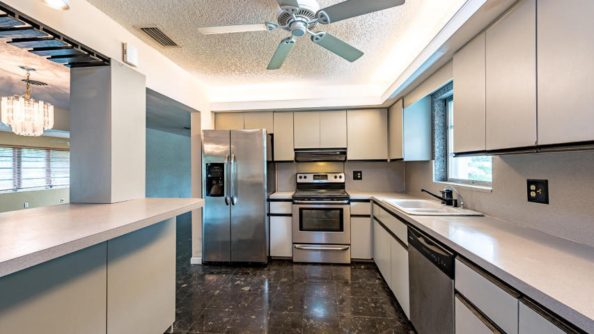 1031 Northwest 3rd Street Boca Raton, FL 33486 - Photo 9 of 20 11