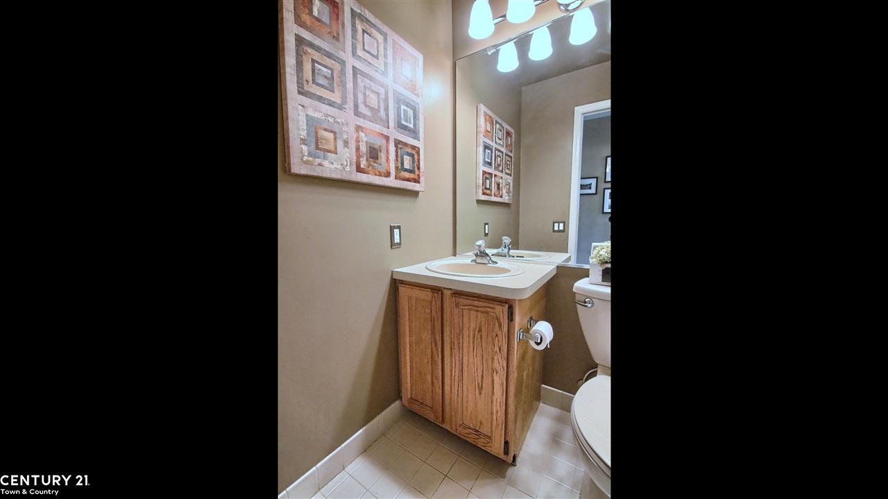 172 Grosvenor Drive Rochester Hills, MI 48307 - Photo 17 of 36