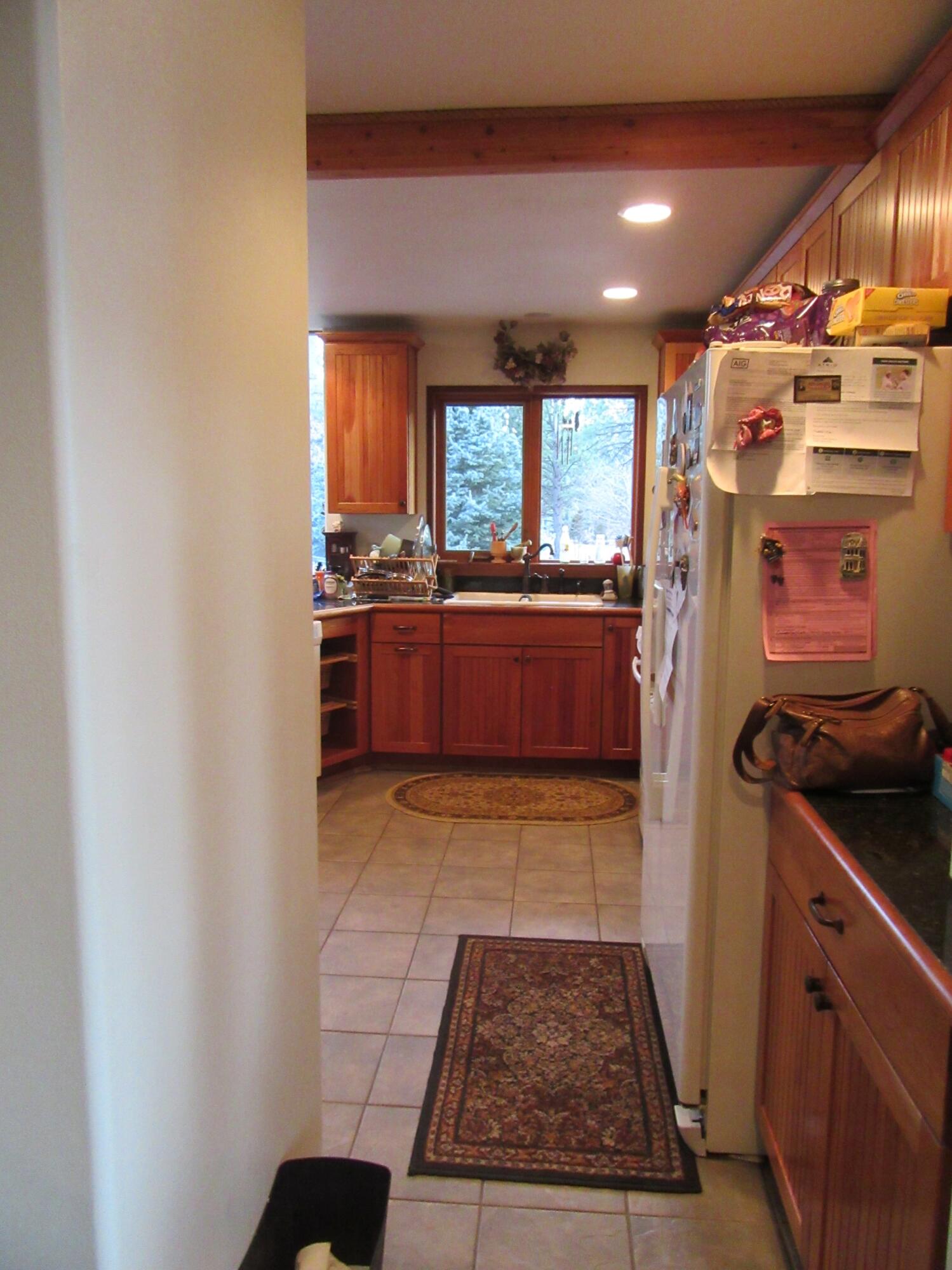 16144 Sprague River Road Chiloquin, OR 97624 - Photo 14 of 81 Entry to kitchen from Front door