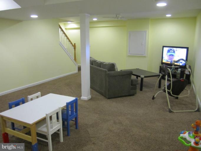 2610 Parallel Path Abingdon, MD 21009 - Photo 16 of 30 Family Room