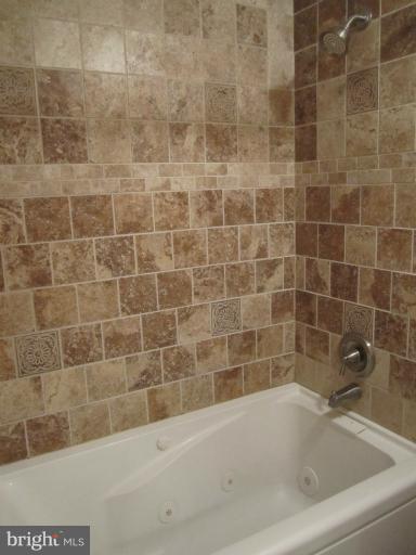 2610 Parallel Path Abingdon, MD 21009 - Photo 22 of 30 Bath