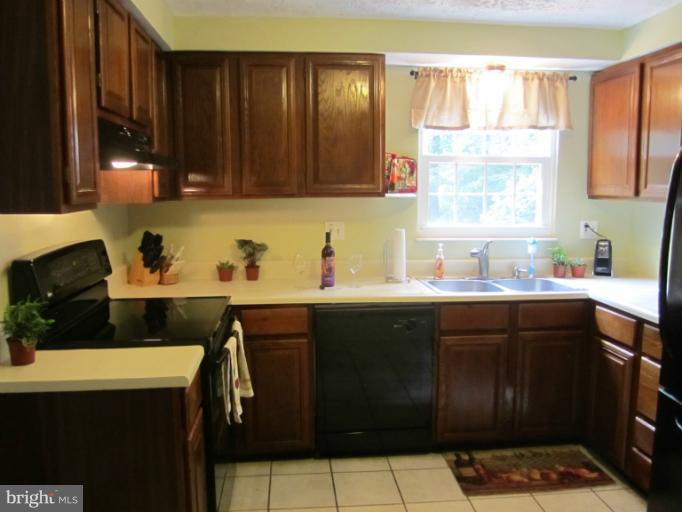 2610 Parallel Path Abingdon, MD 21009 - Photo 4 of 30 Kitchen