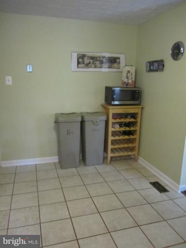 2610 Parallel Path Abingdon, MD 21009 - Photo 5 of 30 Kitchen