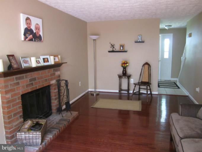 2610 Parallel Path Abingdon, MD 21009 - Photo 7 of 30 Family Room