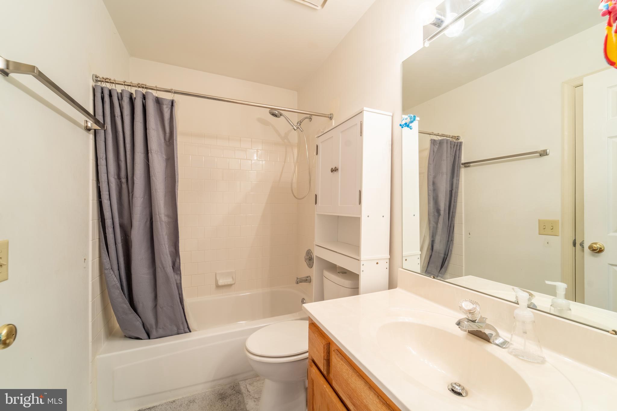 8806 Bovelder Drive Laurel, MD 20708 - Photo 31 of 37 2nd level bathroom