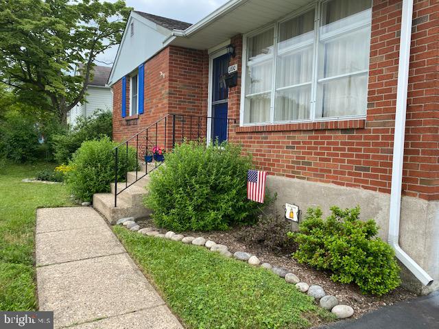 2810 Kentner Road Hatboro, PA 19040 - Photo 3 of 50 Welcoming entrance with lovely plantings.