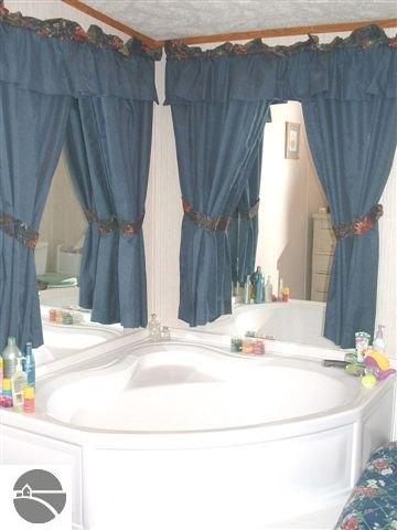 6525 Lincoln Road Beulah, MI 49617 - Photo 5 of 6 1648000-4.JPG
