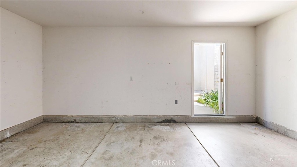 4312 Waterside Lane Oxnard, CA 93035 - Photo 23 of 23 an empty room with window