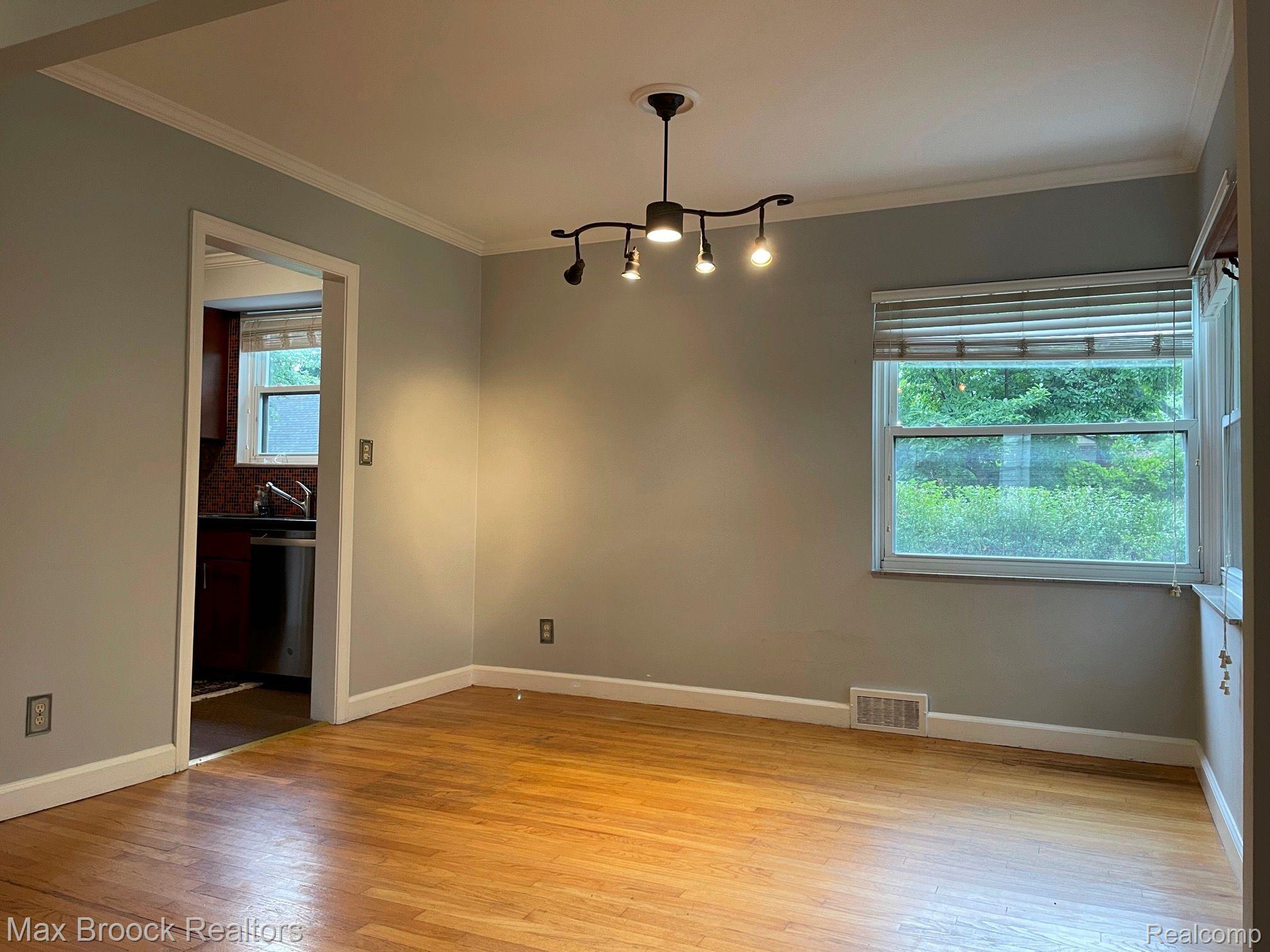 7 Devonshire Road Pleasant Ridge, MI 48069 - Photo 10 of 39 Dining Rm