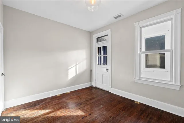 $2,300 | 2033 North Capitol Street Northeast, Unit 2, Washington, DC 20002