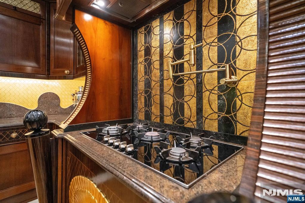 1088 Dearborn Road Fort Lee, NJ 07024 - Photo 14 of 49 Gallery Image 14