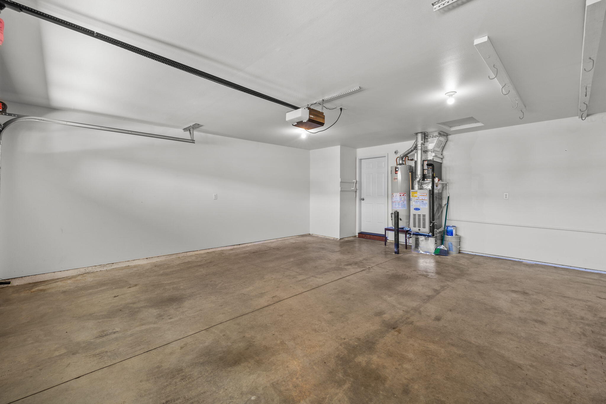 348 Northwest Antler Loop Redmond, OR 97756 - Photo 26 of 34 2 car garage