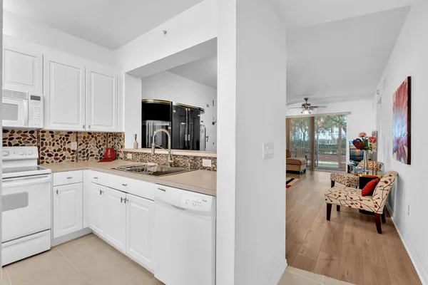 $185,000 | 7775 Yardley Drive, Unit 110, Tamarac, FL 33321