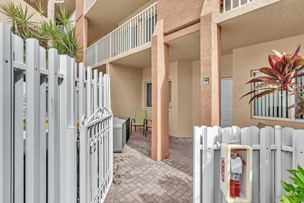 $185,000 | 7775 Yardley Drive, Unit 110, Tamarac, FL 33321