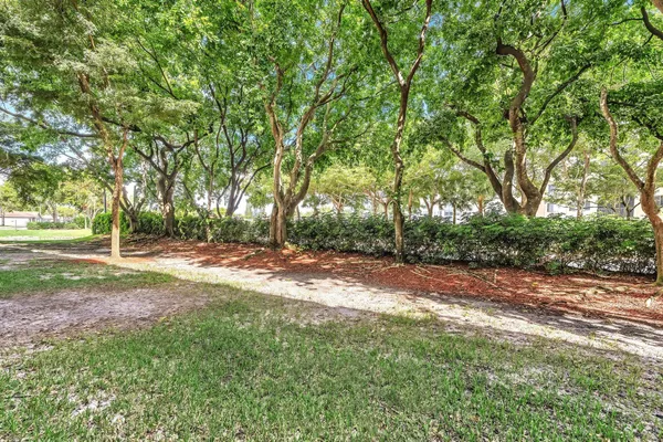 $185,000 | 7775 Yardley Drive, Unit 110, Tamarac, FL 33321