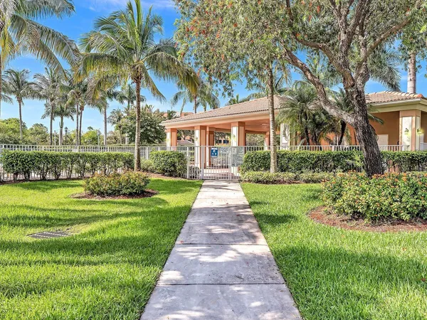 $185,000 | 7775 Yardley Drive, Unit 110, Tamarac, FL 33321