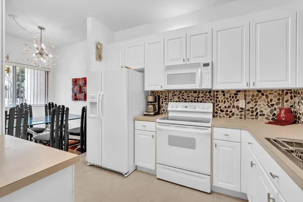 $185,000 | 7775 Yardley Drive, Unit 110, Tamarac, FL 33321