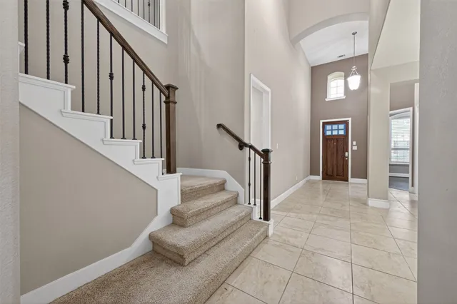 a view of entryway and hall