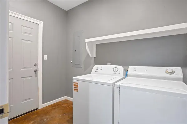 $955,000 | 513 West Lagrange Street, Lake Charles, LA 70605