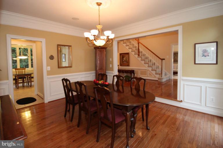 9382 Colbert Court Fairfax, VA 22032 - Photo 22 of 30 Dining Room