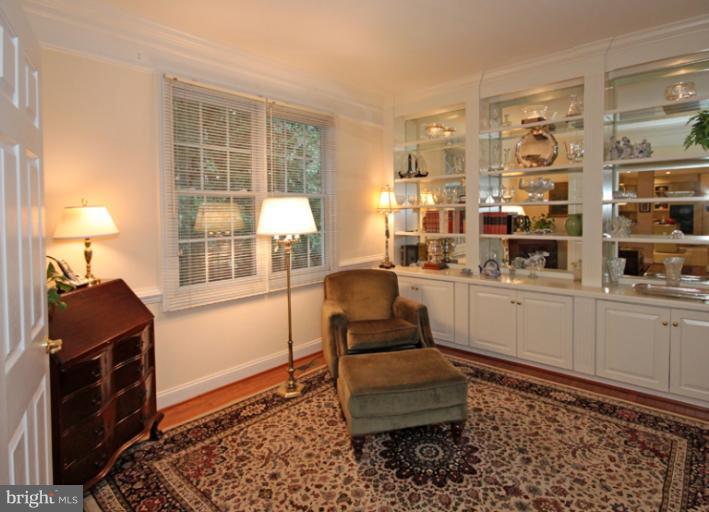 9382 Colbert Court Fairfax, VA 22032 - Photo 6 of 30 Living Room