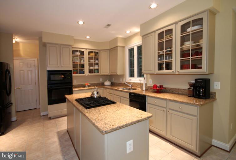 9382 Colbert Court Fairfax, VA 22032 - Photo 7 of 30 Kitchen