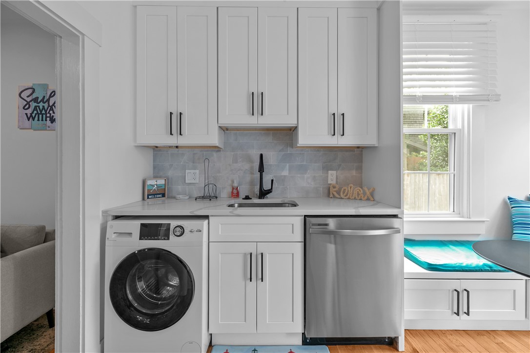 13 Sherman Street Newport, RI 02840 - Photo 5 of 50 Unit 1