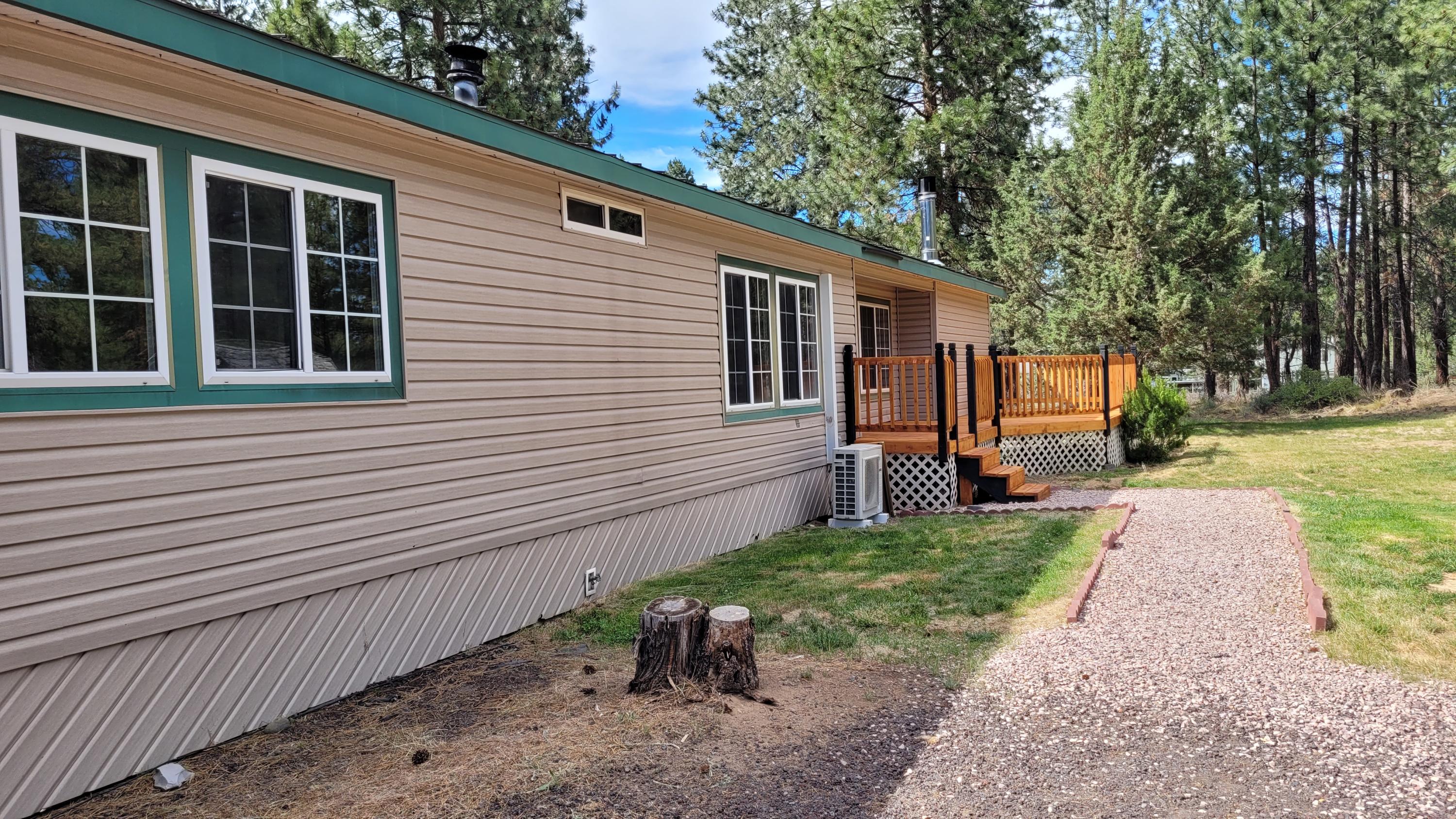 19724 Buck Canyon Road Bend, OR 97702 - Photo 9 of 38 Front entrance walkway.