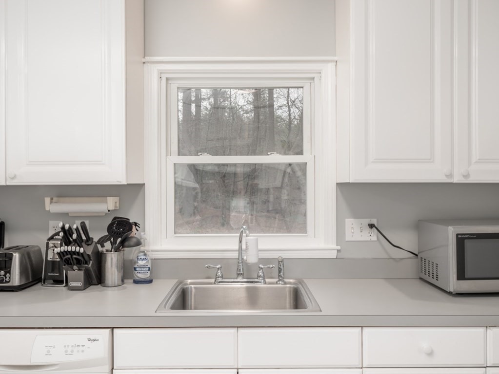 38 Country Road Westford, MA 01886 - Photo 5 of 40 Gallery Image 5