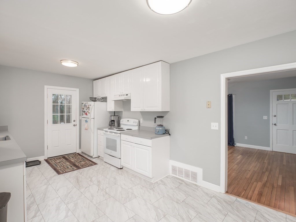 38 Country Road Westford, MA 01886 - Photo 9 of 40 Gallery Image 9