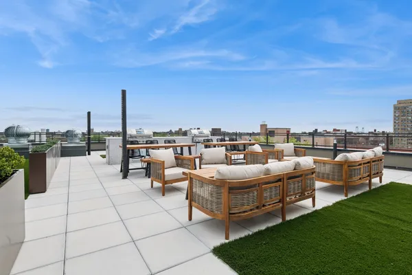 $850,000 | 428 East 9th Street, Unit PH5 | Kensington