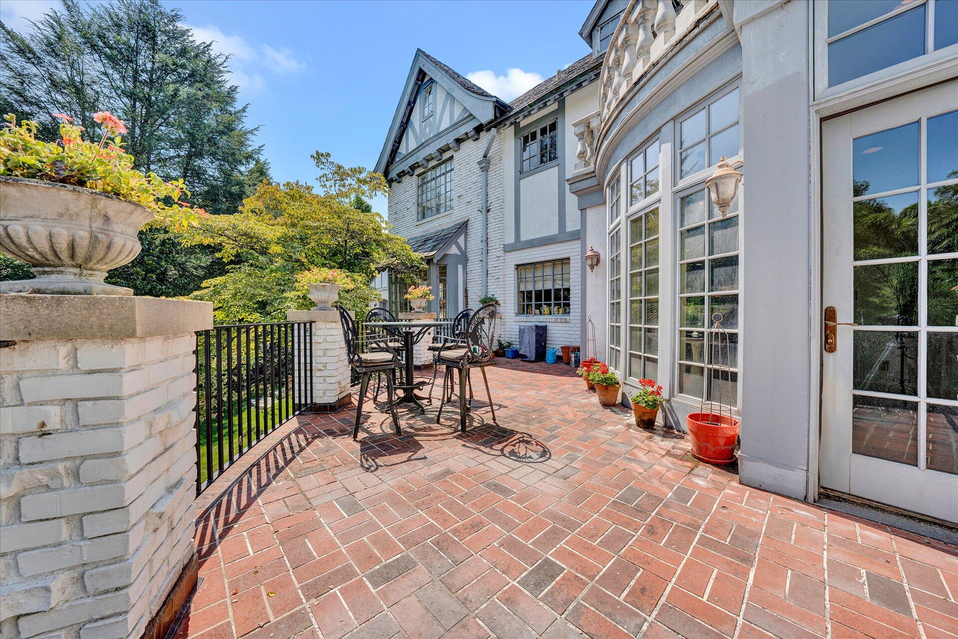 15 Cardinal Road Southeast Roanoke, VA 24014 - Photo 53 of 95 a view of a brick building with a bench in patio