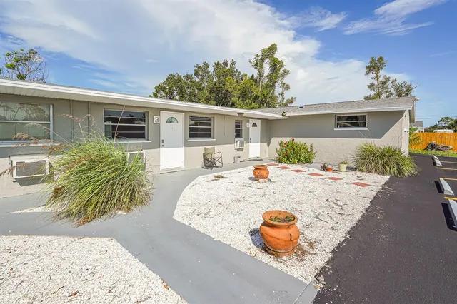 $950 | 2021 Pennsylvania Avenue, Unit 2, Englewood, FL 34224