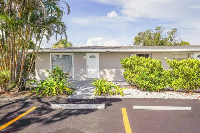 $950 | 2021 Pennsylvania Avenue, Unit 2, Englewood, FL 34224