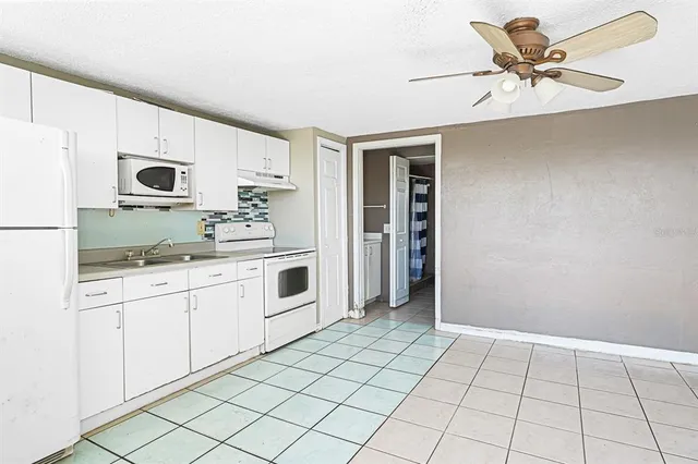 $950 | 2021 Pennsylvania Avenue, Unit 2, Englewood, FL 34224