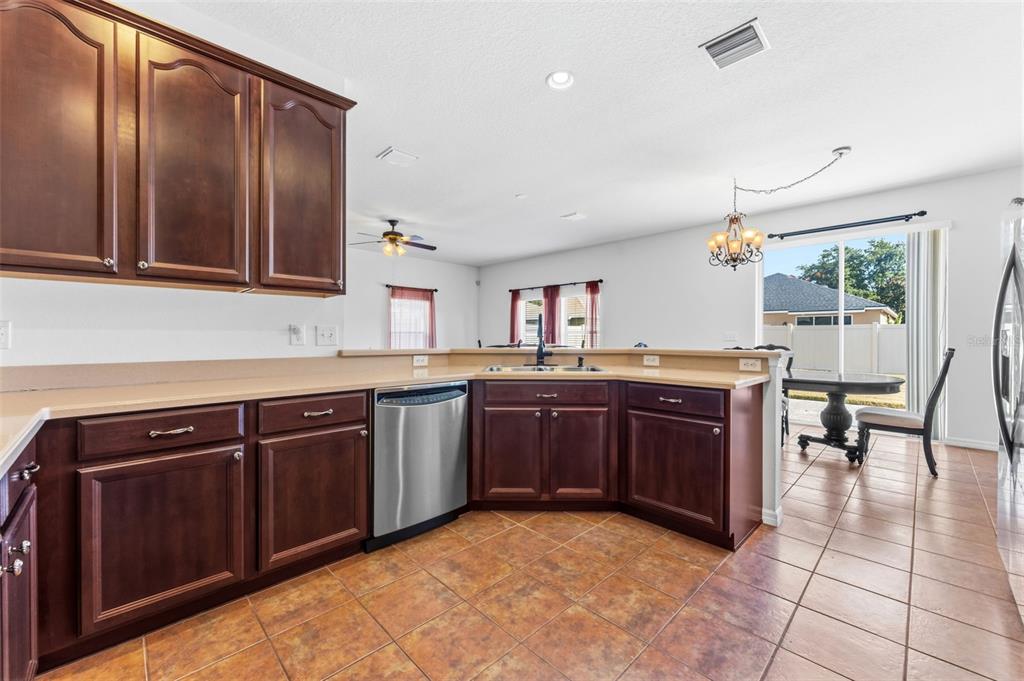 10257 Newminster Loop Ruskin, FL 33573 - Photo 14 of 52