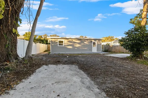 $2,800 | 5318 9th Avenue North, St. Petersburg, FL 33710