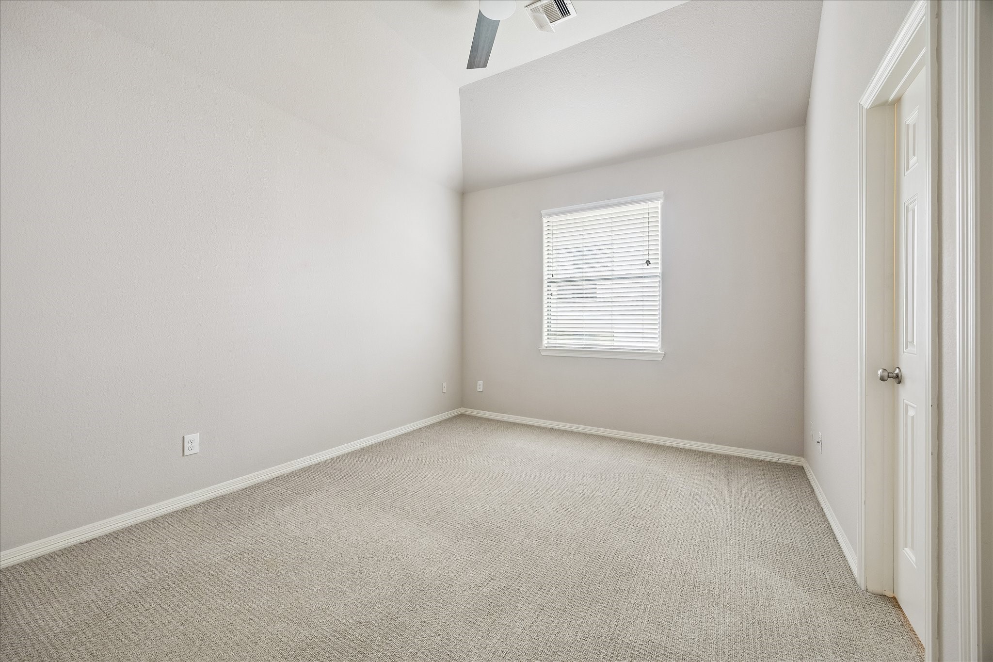 3002 Soutine Street Houston, TX 77021 - Photo 13 of 22 A guest suite on the 3rd floor