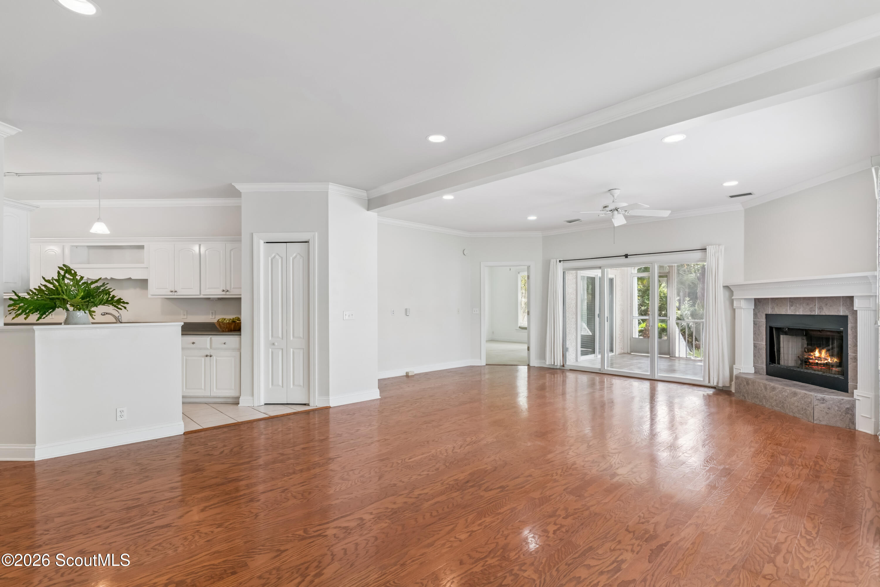 218 Rice Mill St. Simons Island, GA 31522 - Photo 6 of 41 GREAT ROOM VIEW TO KITCHEN