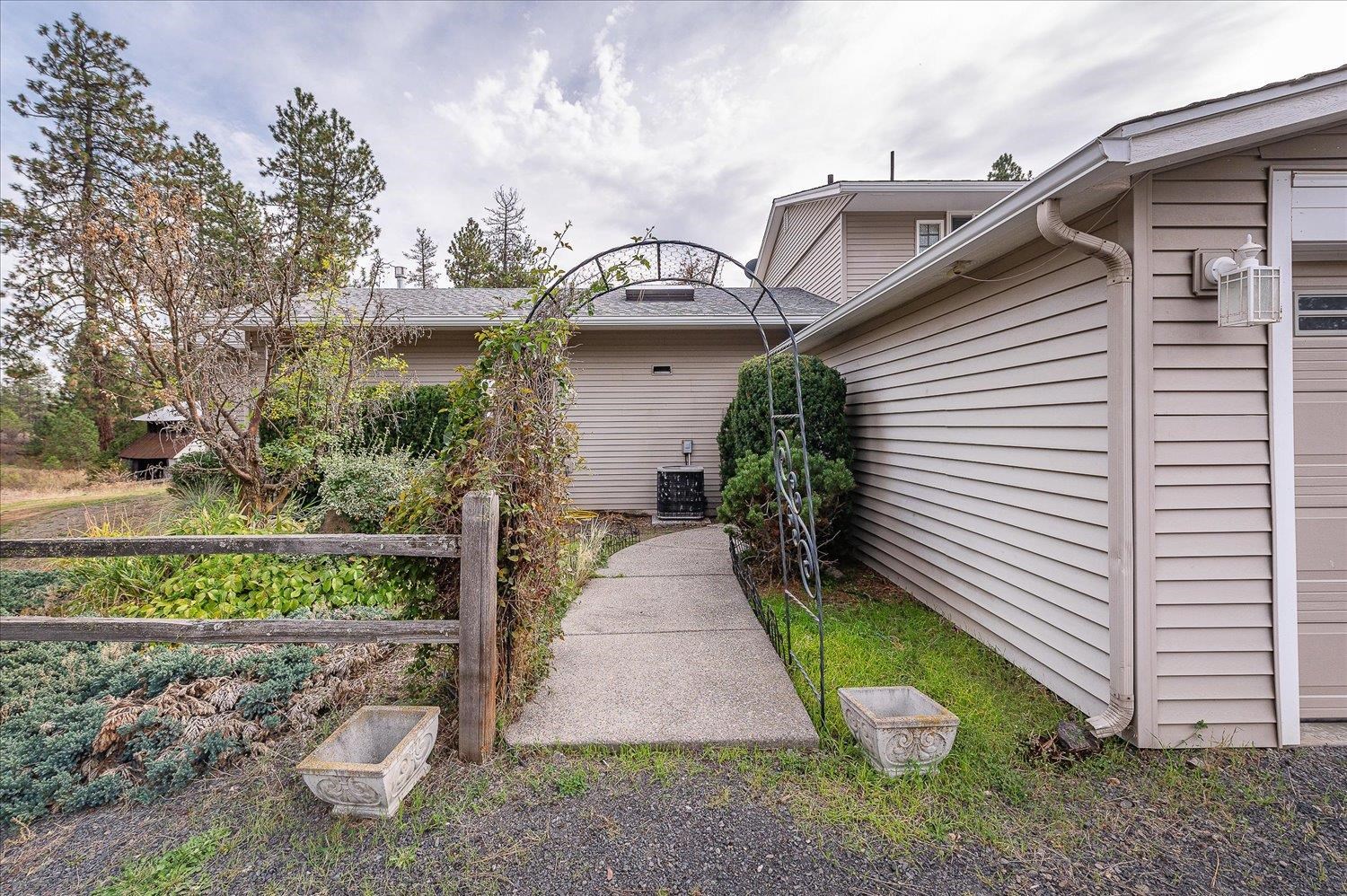 808 North Grove Road Spokane, WA 99224 - Photo 3 of 47
