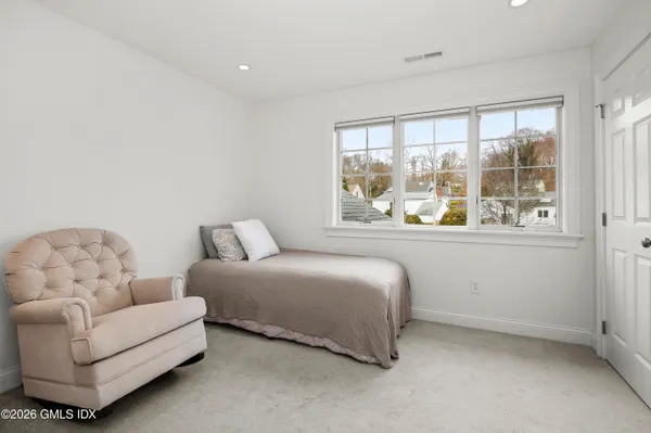 $3,095,000 | 27 MacArthur Drive, Old Greenwich, CT 06870