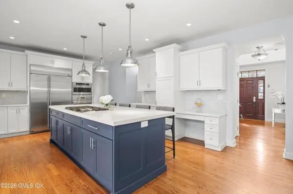 $3,095,000 | 27 MacArthur Drive, Old Greenwich, CT 06870