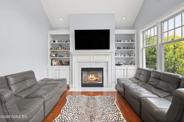 $3,095,000 | 27 MacArthur Drive, Old Greenwich, CT 06870