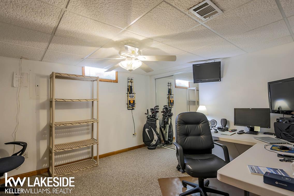 52358 Ten Point Drive Macomb, MI 48042 - Photo 45 of 52 50033593-44.JPG