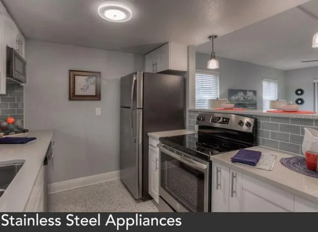 $2,200 | 1824 Shore Drive South, Unit 201, South Pasadena, FL 33707