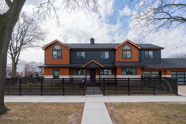 $1,100,000 | 7100 North Sioux Avenue, Chicago, IL 60646