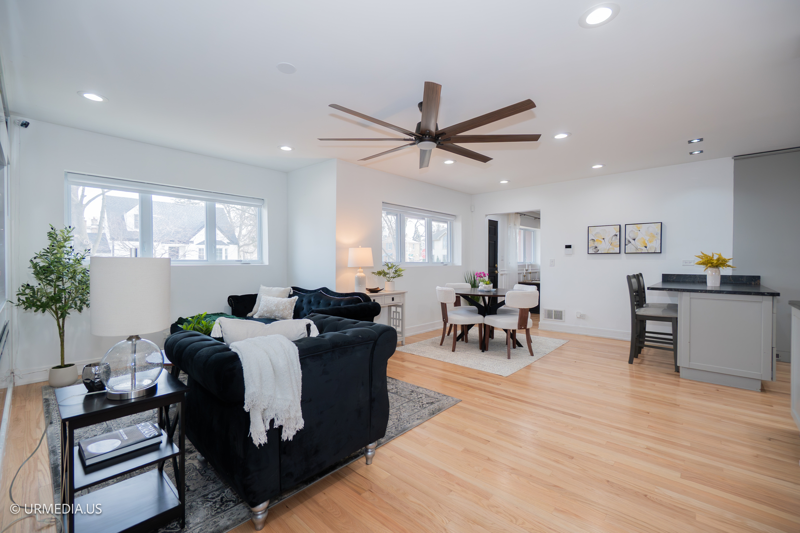 7100 North Sioux Avenue Chicago, IL 60646 - Photo 15 of 49 a living room with furniture and a large window